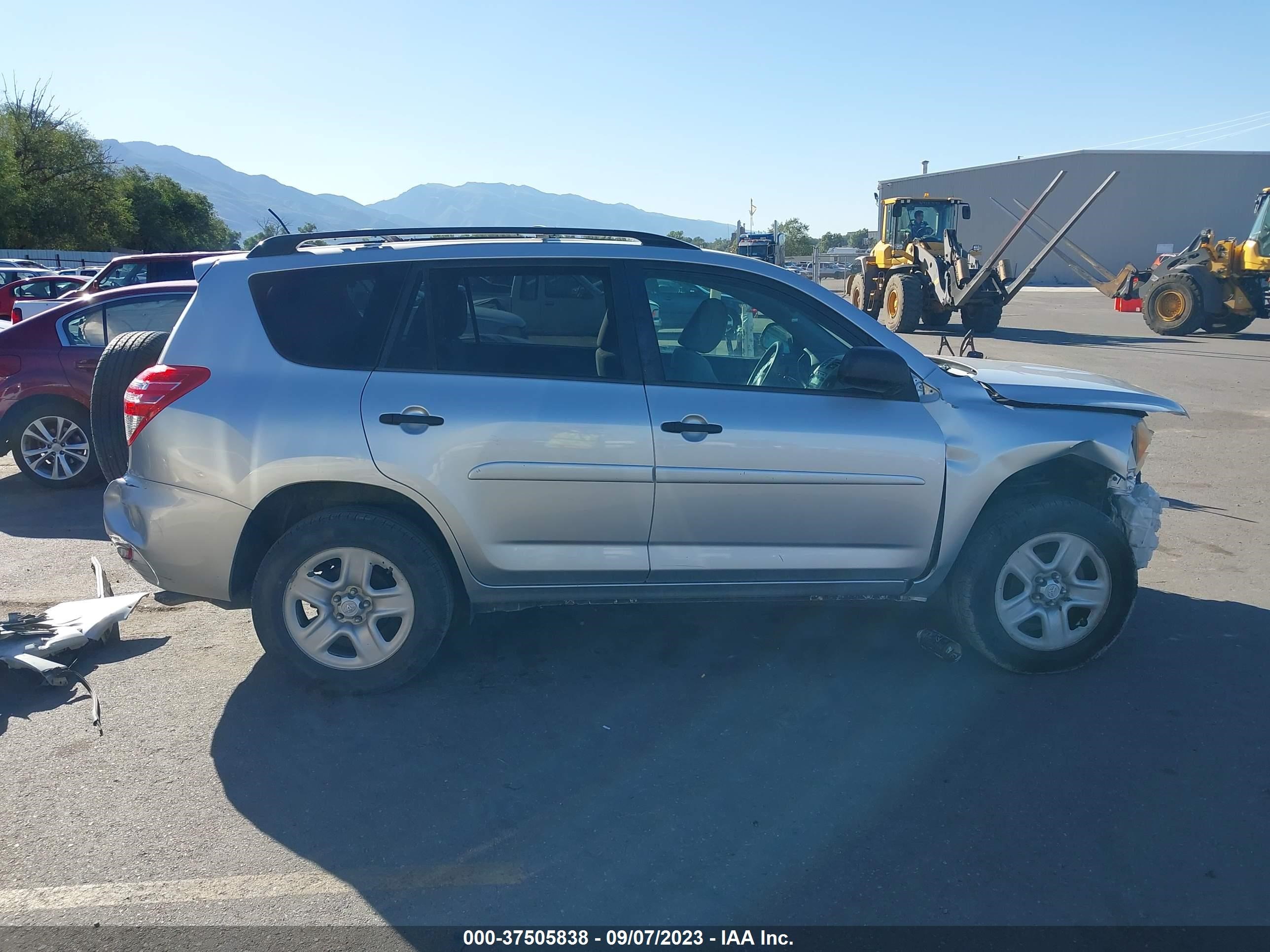 Photo 13 VIN: 2T3BF4DV2CW202620 - TOYOTA RAV 4 