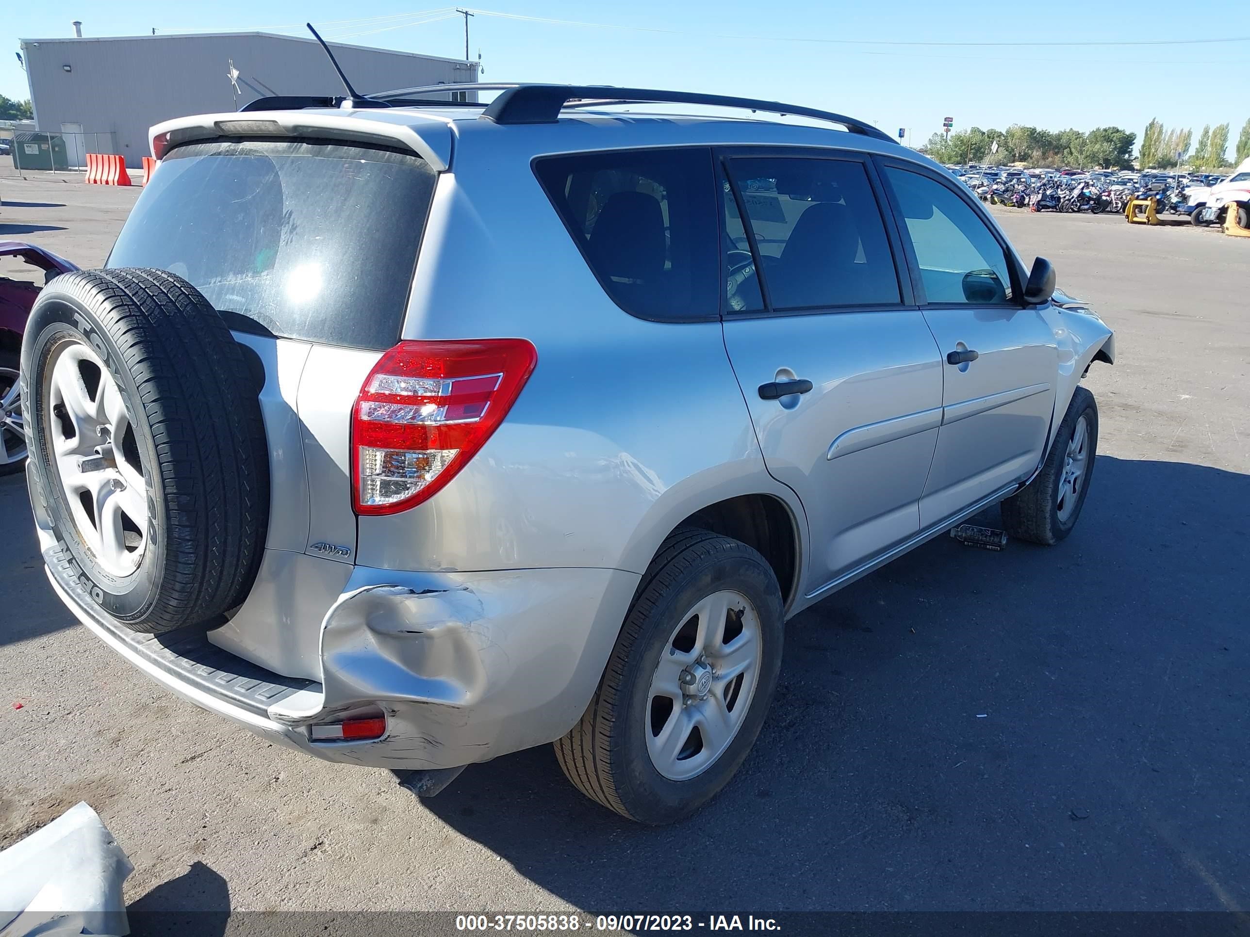 Photo 3 VIN: 2T3BF4DV2CW202620 - TOYOTA RAV 4 