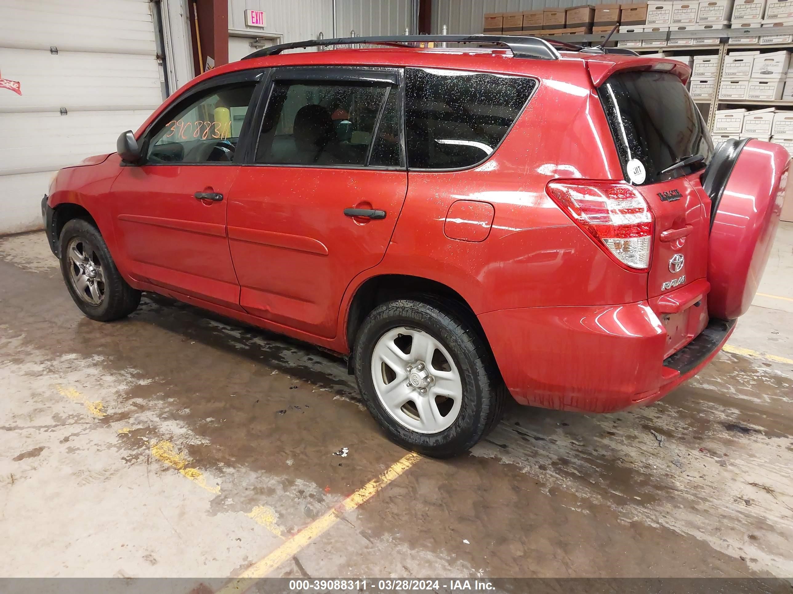 Photo 2 VIN: 2T3BF4DV2CW227680 - TOYOTA RAV 4 