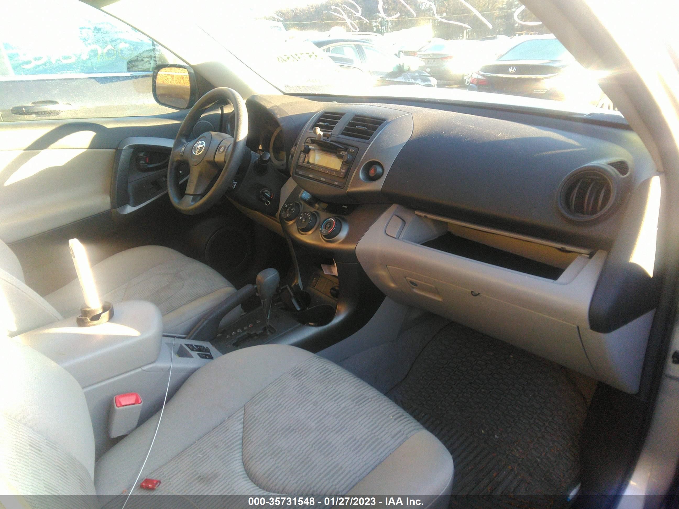 Photo 4 VIN: 2T3BF4DV2CW251025 - TOYOTA RAV 4 