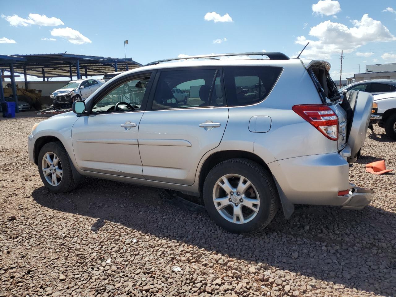 Photo 1 VIN: 2T3BF4DV4BW100086 - TOYOTA RAV 4 