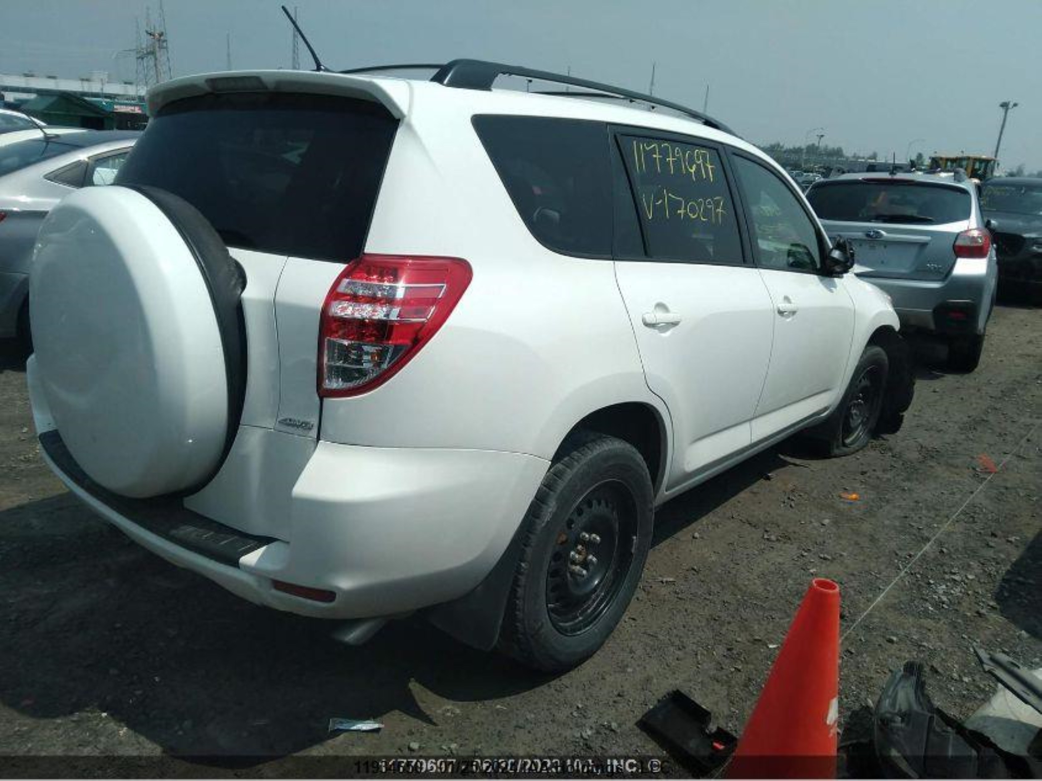 Photo 3 VIN: 2T3BF4DV4BW170297 - TOYOTA RAV 4 