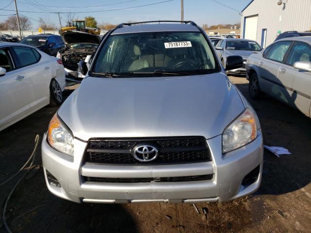 Photo 4 VIN: 2T3BF4DV5BW157977 - TOYOTA RAV4 