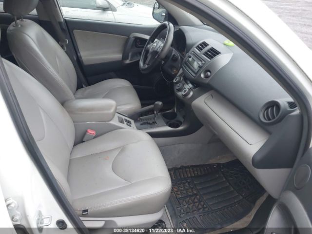 Photo 4 VIN: 2T3BF4DV5CW179530 - TOYOTA RAV4 