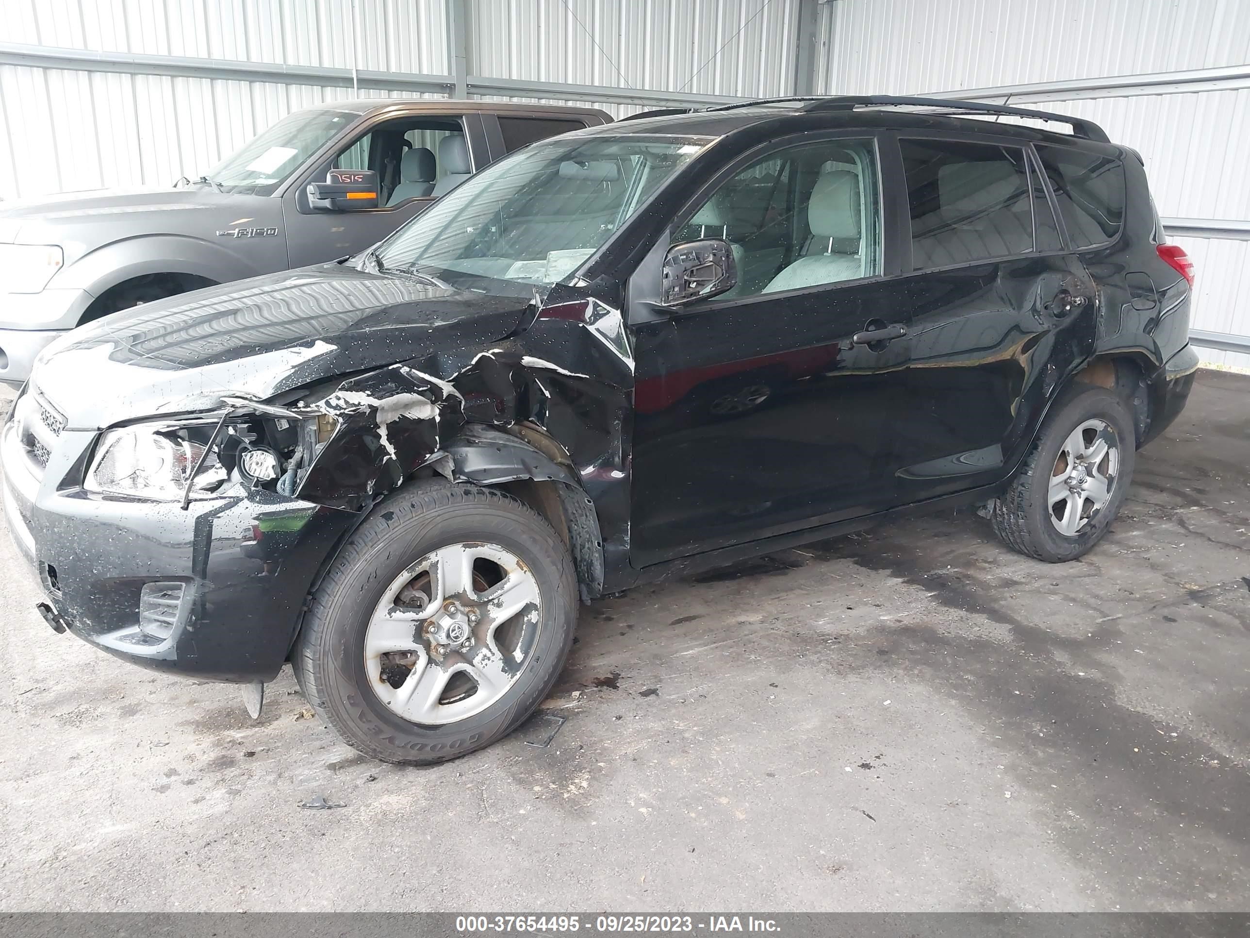 Photo 1 VIN: 2T3BF4DV6BW146938 - TOYOTA RAV 4 