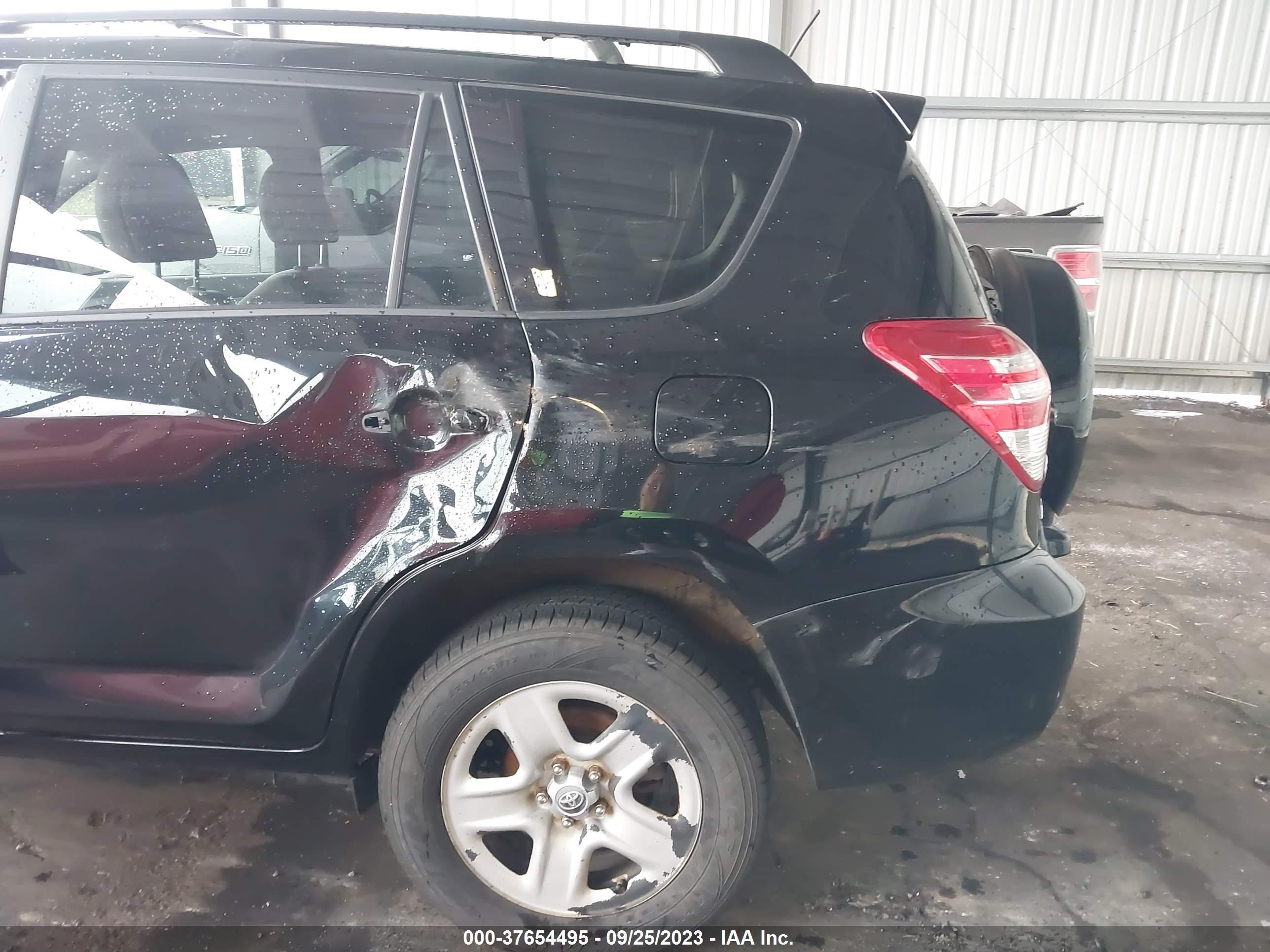 Photo 5 VIN: 2T3BF4DV6BW146938 - TOYOTA RAV 4 