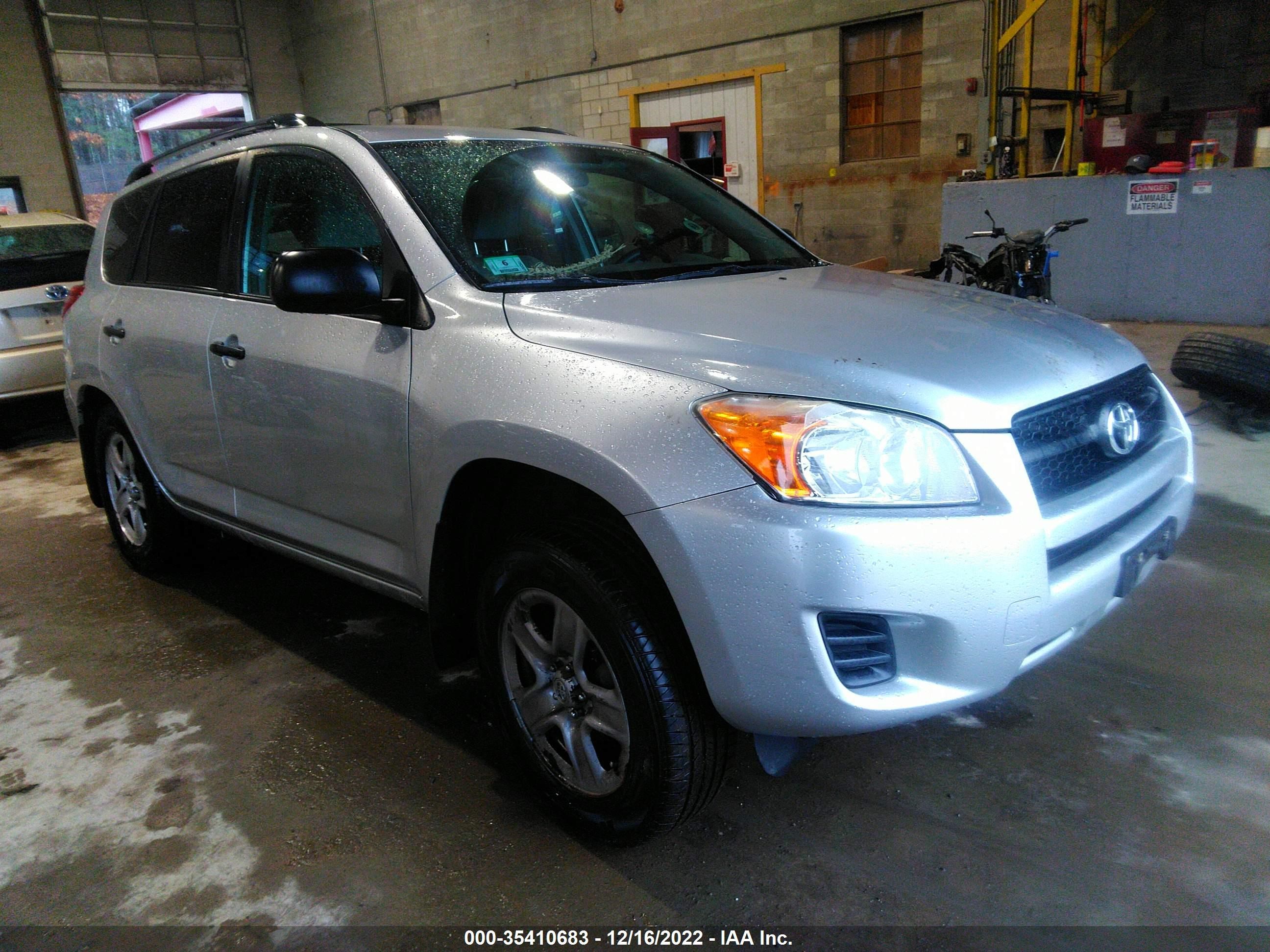 Photo 0 VIN: 2T3BF4DV6BW158877 - TOYOTA RAV 4 