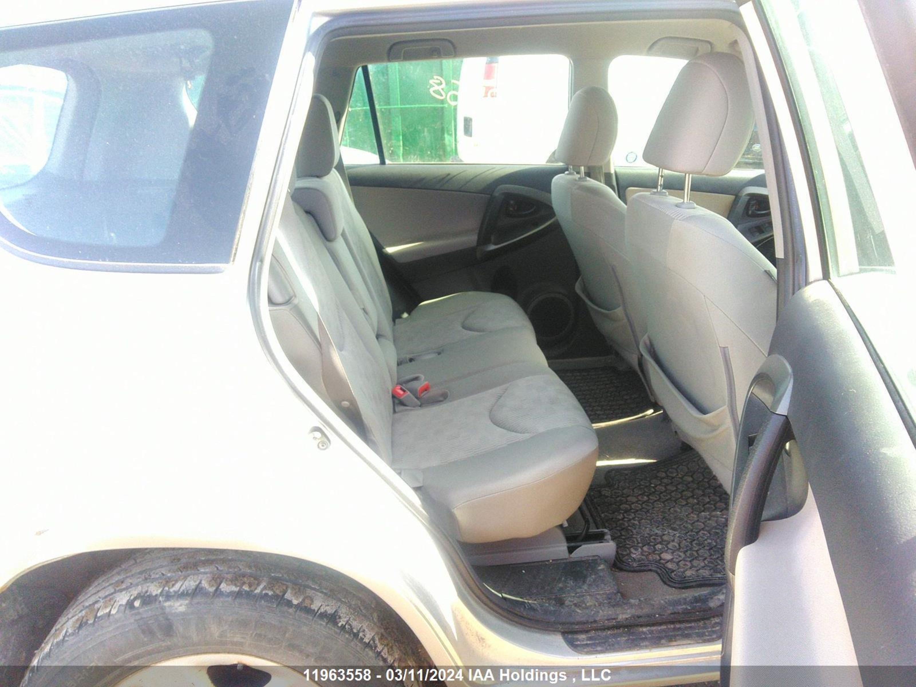 Photo 7 VIN: 2T3BF4DV6CW179228 - TOYOTA RAV 4 