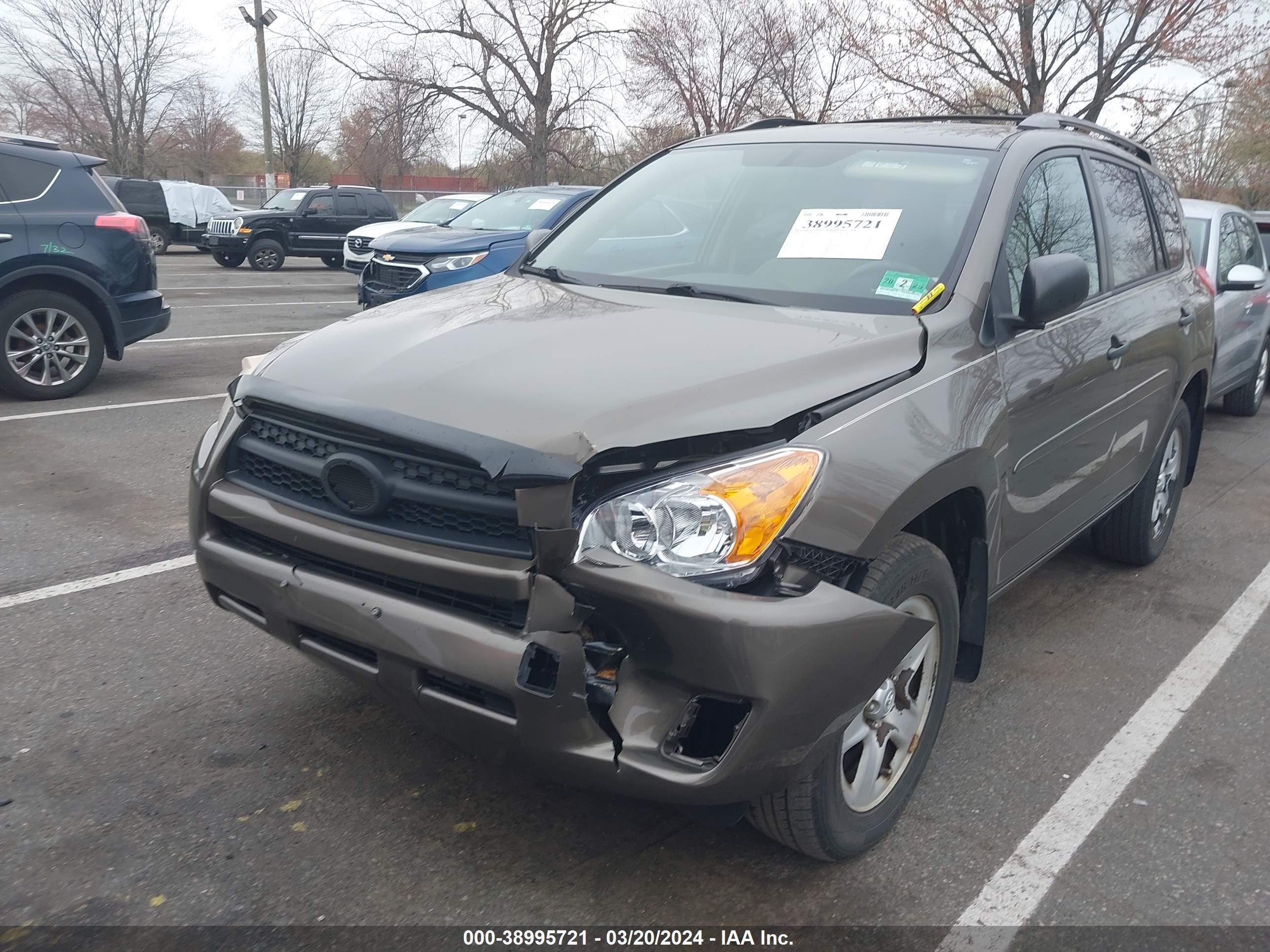 Photo 5 VIN: 2T3BF4DV7CW195860 - TOYOTA RAV 4 