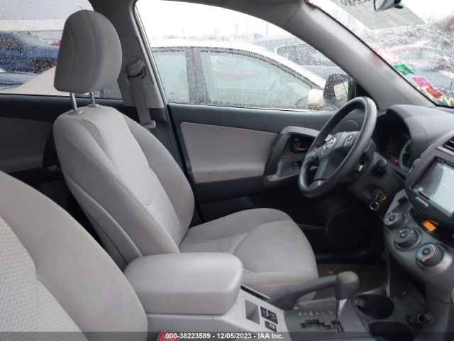 Photo 4 VIN: 2T3BF4DV7CW235631 - TOYOTA RAV4 