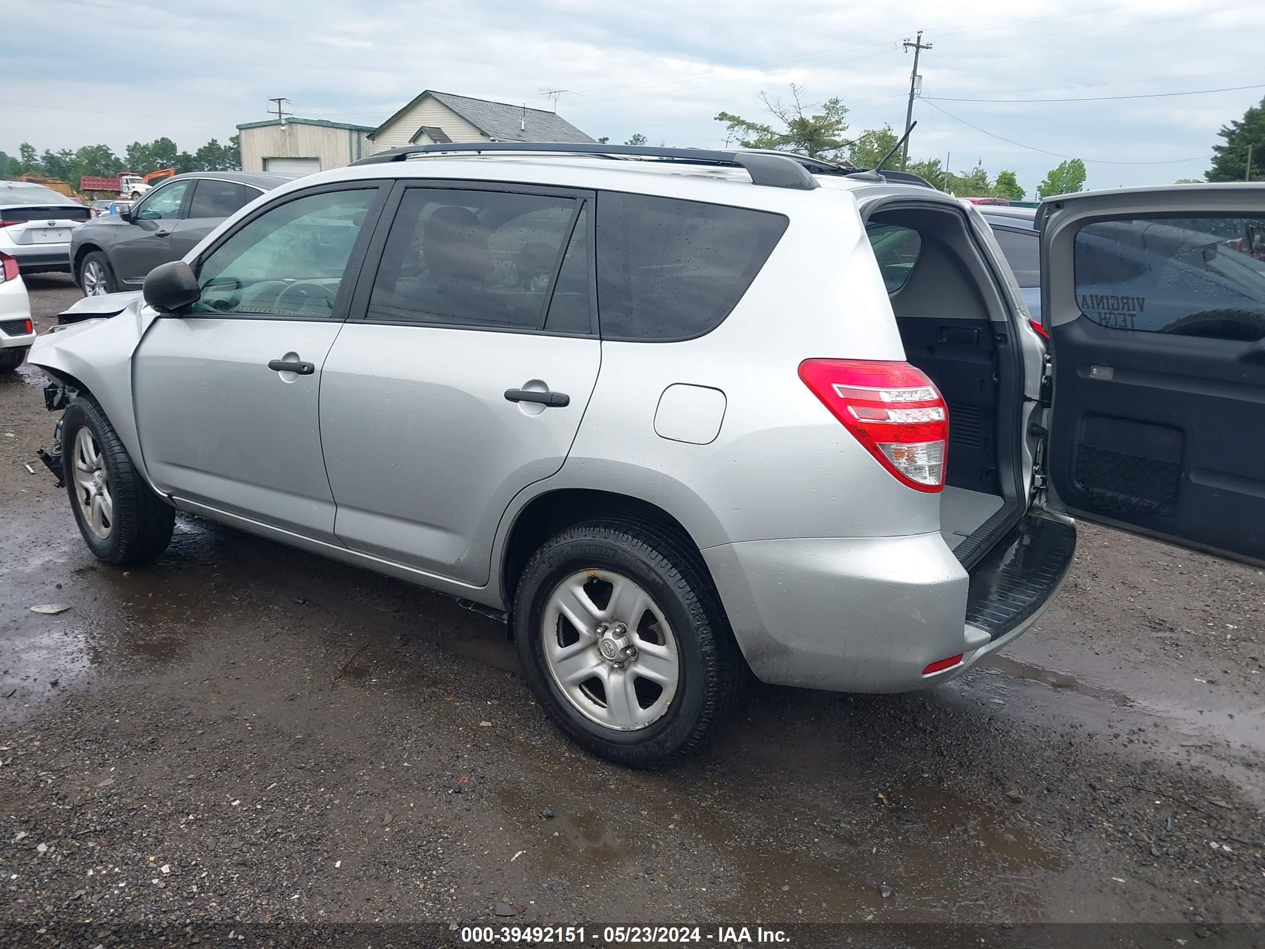 Photo 2 VIN: 2T3BF4DV8BW127940 - TOYOTA RAV 4 