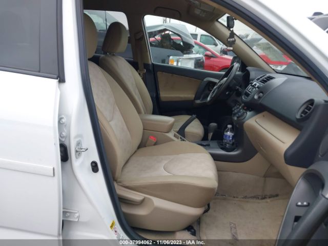 Photo 4 VIN: 2T3BF4DV8BW149369 - TOYOTA RAV4 