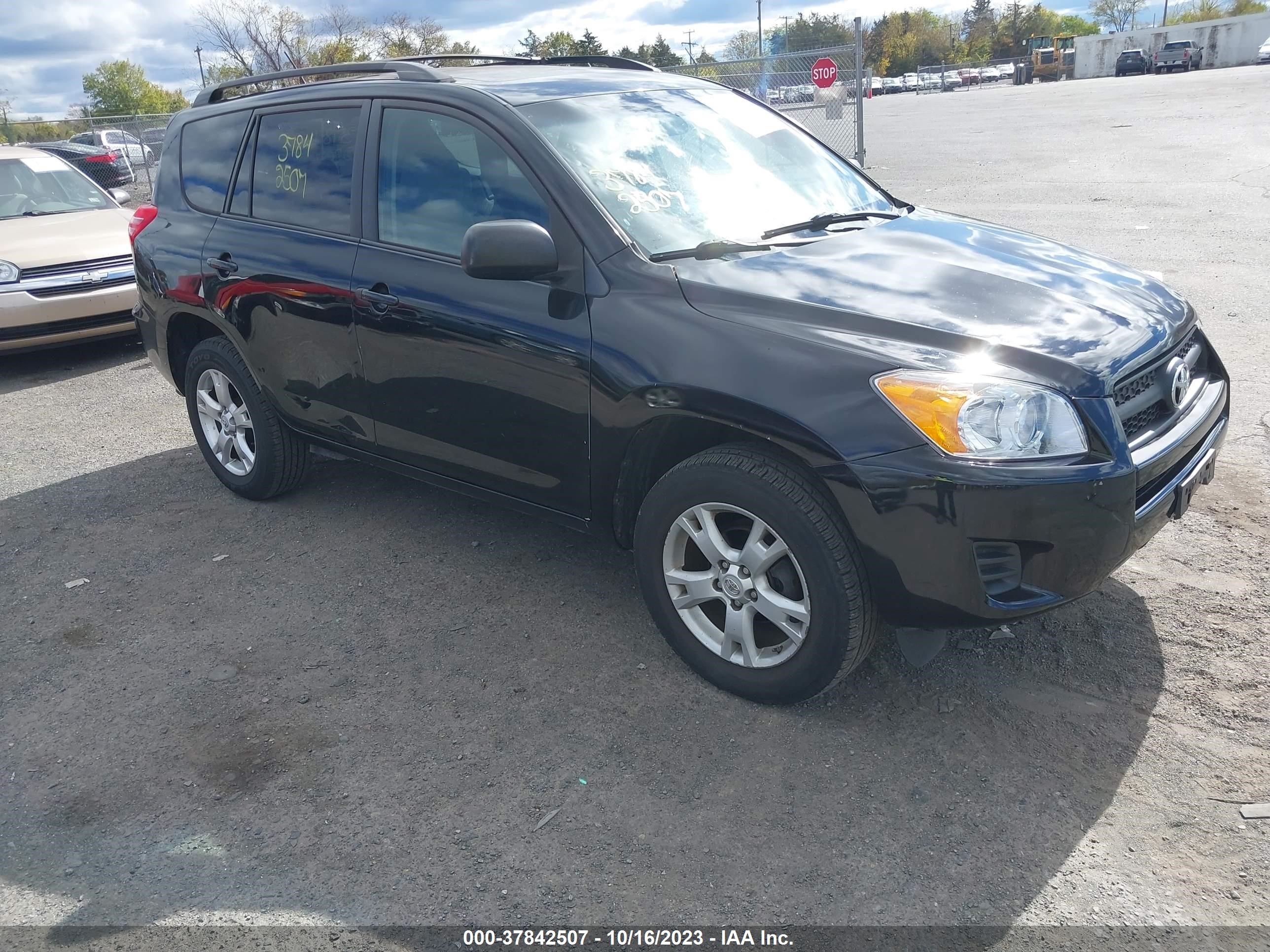 Photo 0 VIN: 2T3BF4DV8BW162476 - TOYOTA RAV 4 