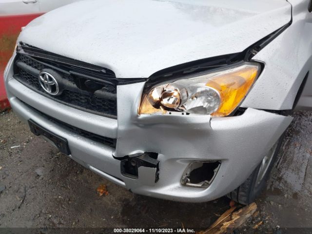 Photo 5 VIN: 2T3BF4DV8CW179215 - TOYOTA RAV4 