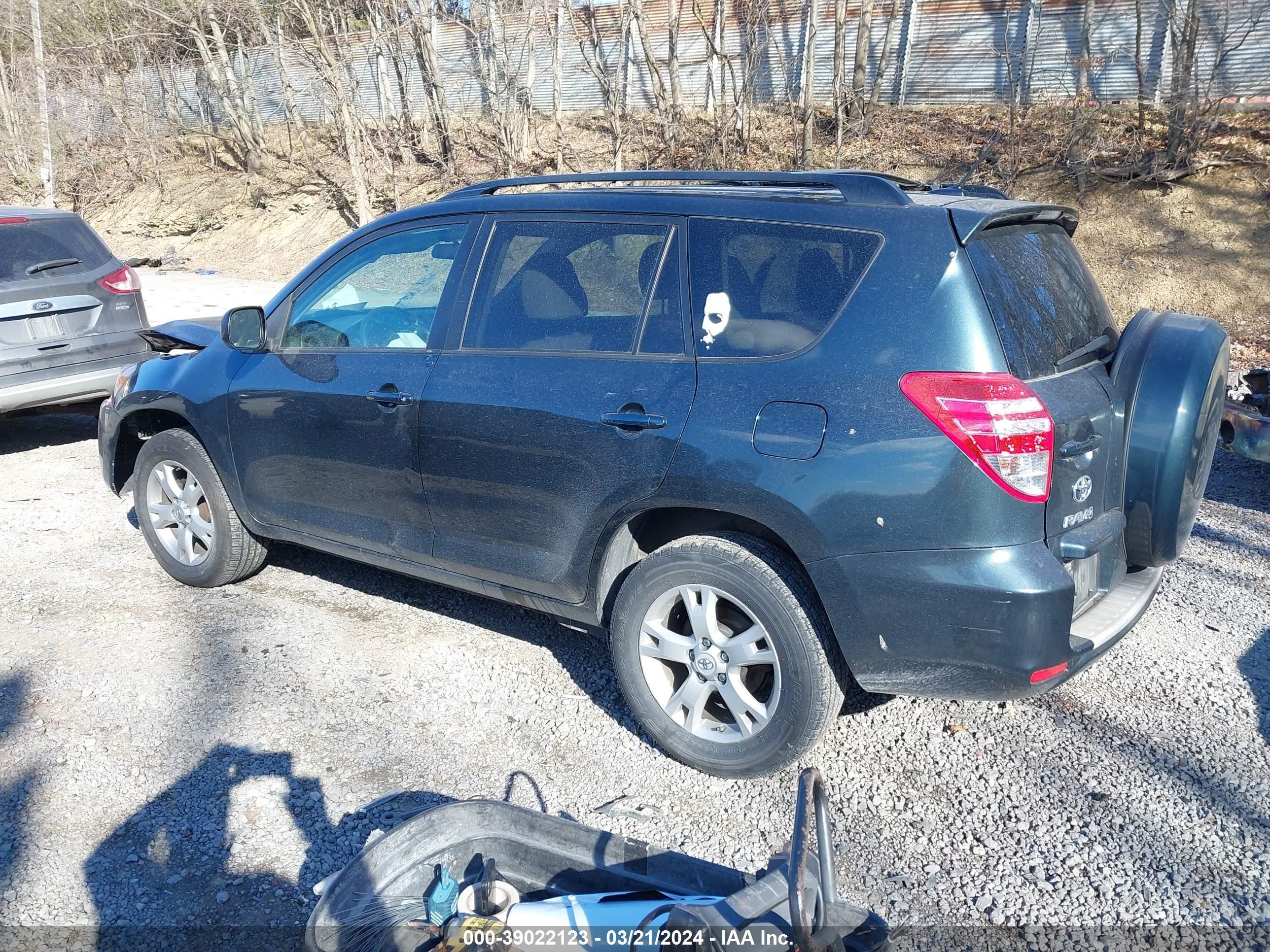 Photo 2 VIN: 2T3BF4DV9CW253242 - TOYOTA RAV 4 