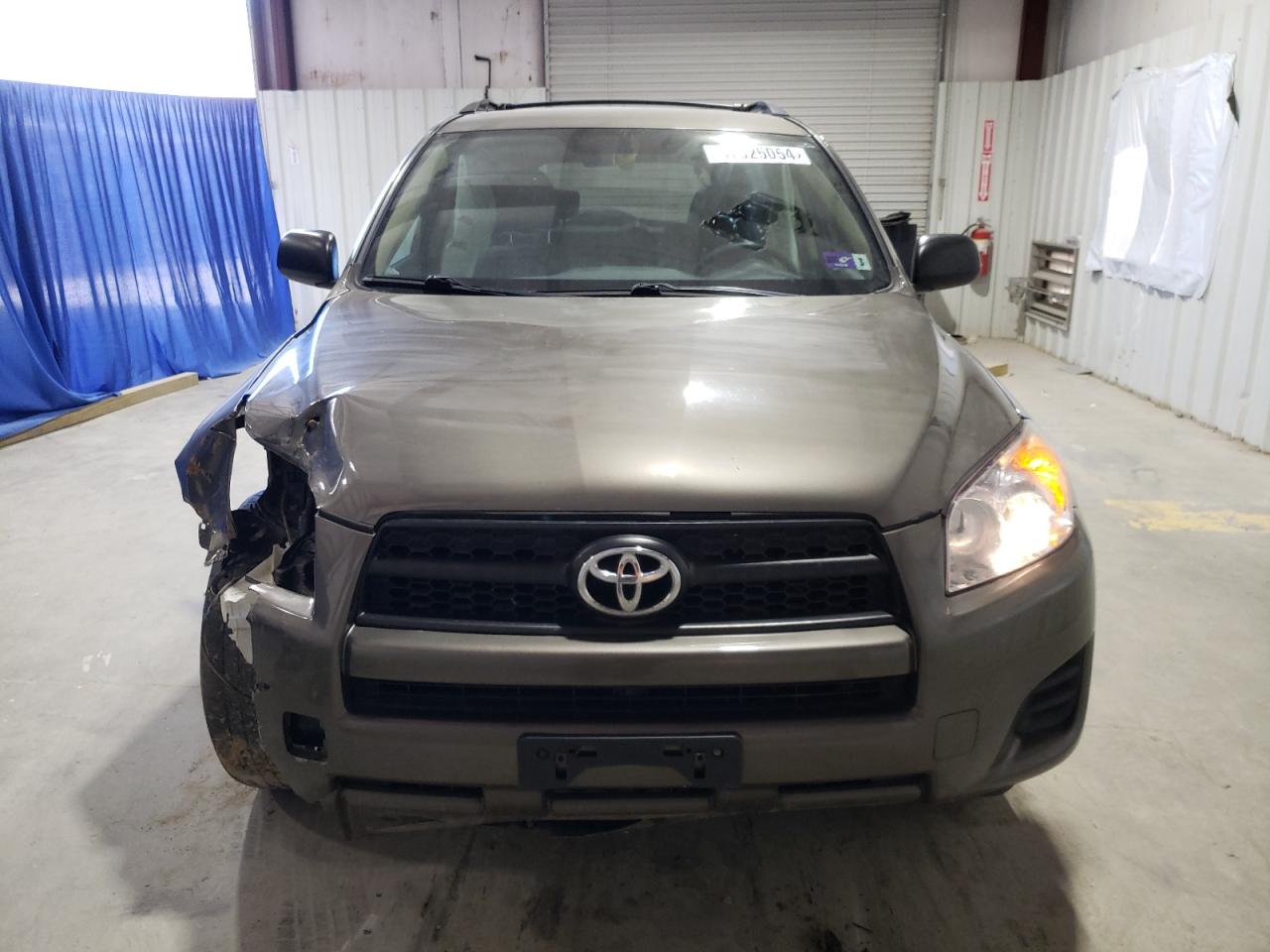 Photo 4 VIN: 2T3BF4DVXAW078383 - TOYOTA RAV 4 