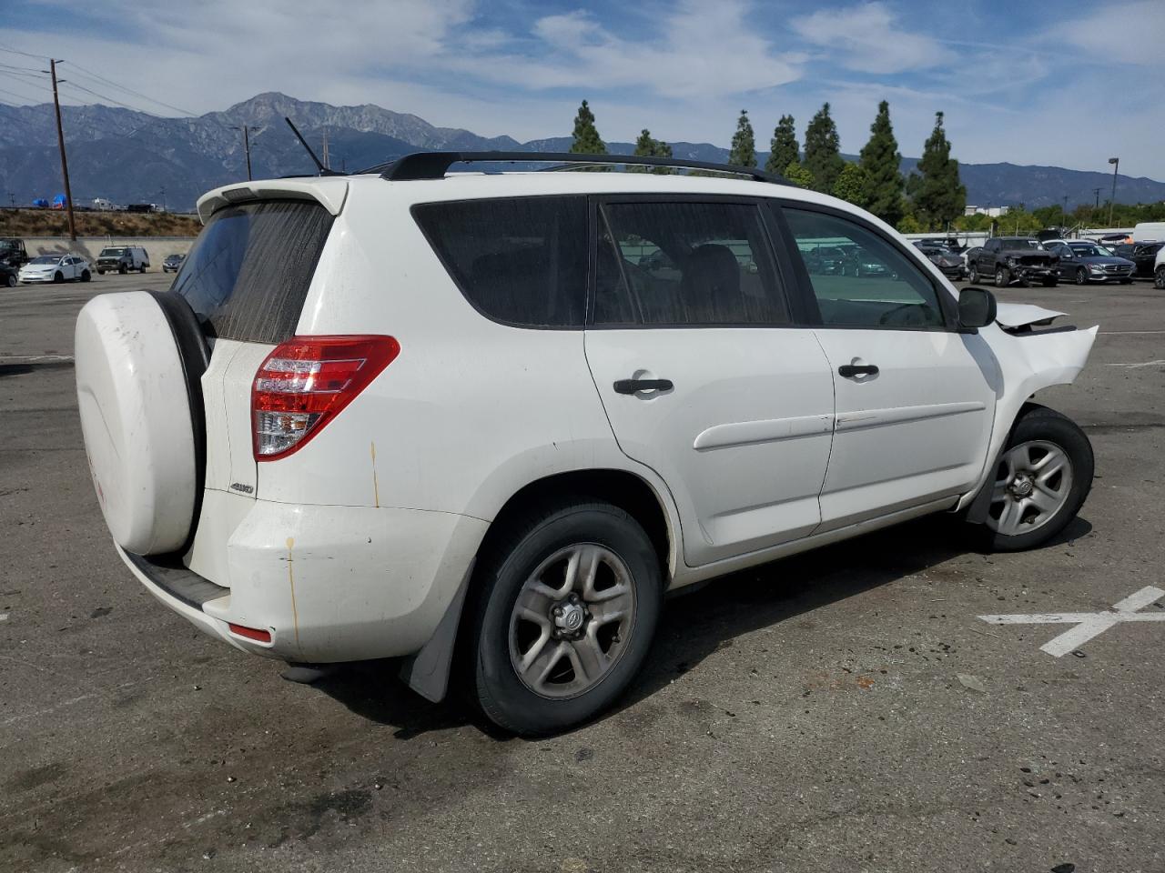 Photo 2 VIN: 2T3BF4DVXBW139863 - TOYOTA RAV4 