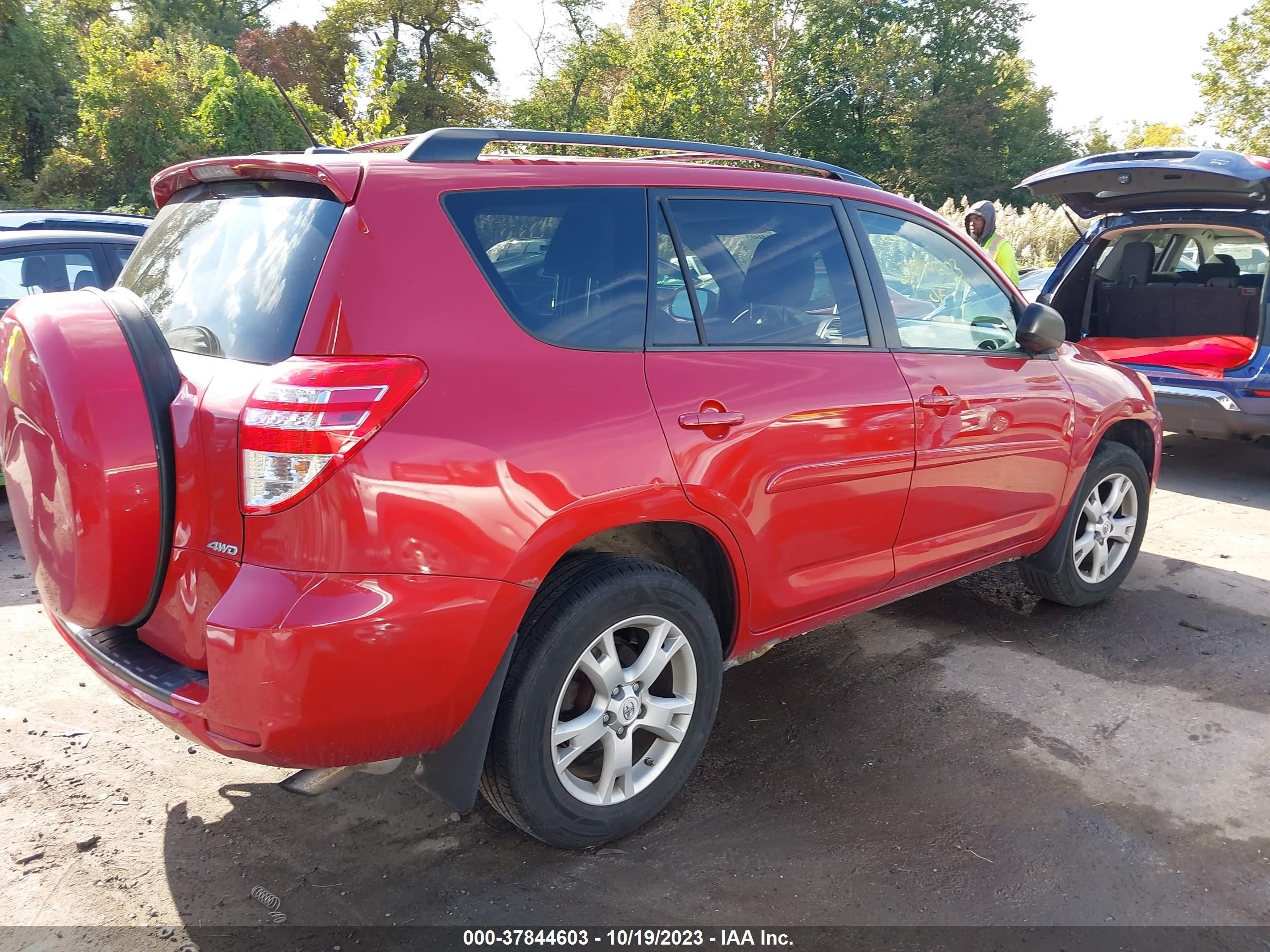 Photo 3 VIN: 2T3BF4DVXCW207354 - TOYOTA RAV 4 