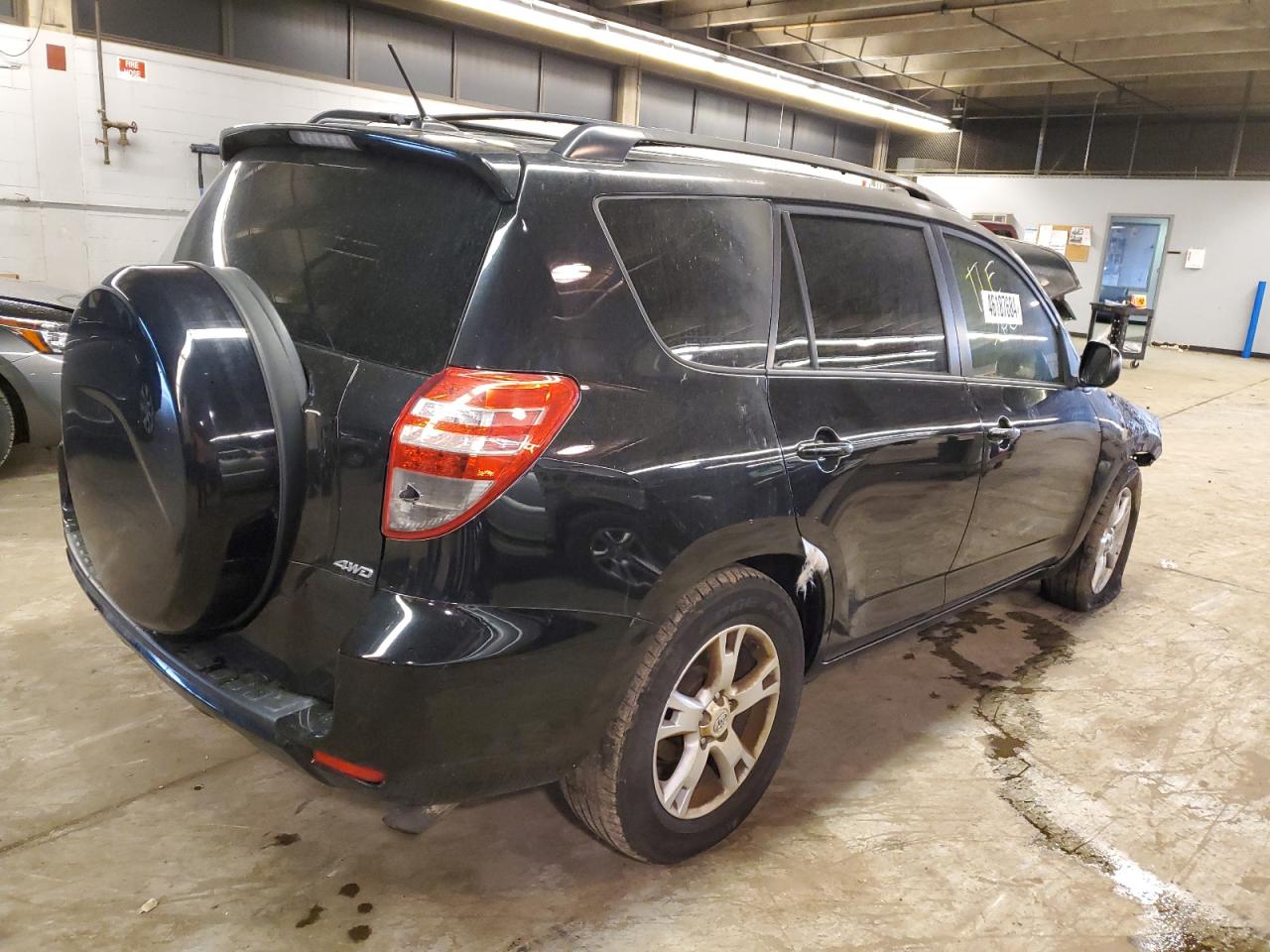 Photo 2 VIN: 2T3BF4DVXCW257638 - TOYOTA RAV 4 