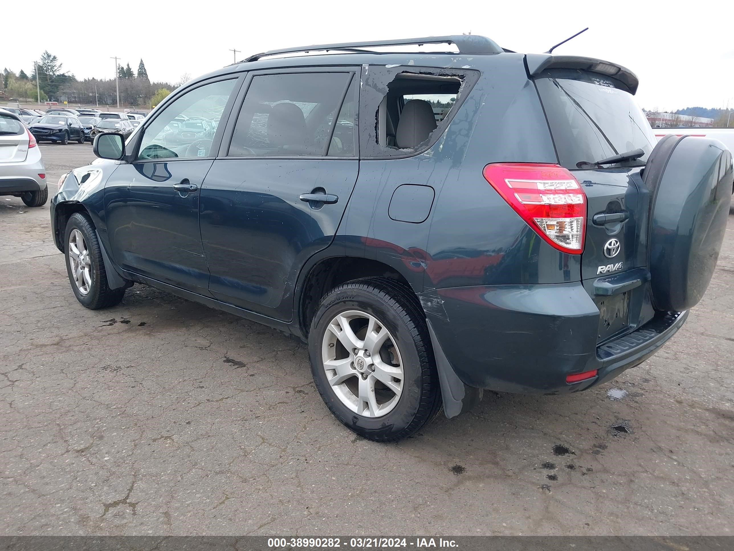 Photo 2 VIN: 2T3BF4DVXCW259437 - TOYOTA RAV 4 