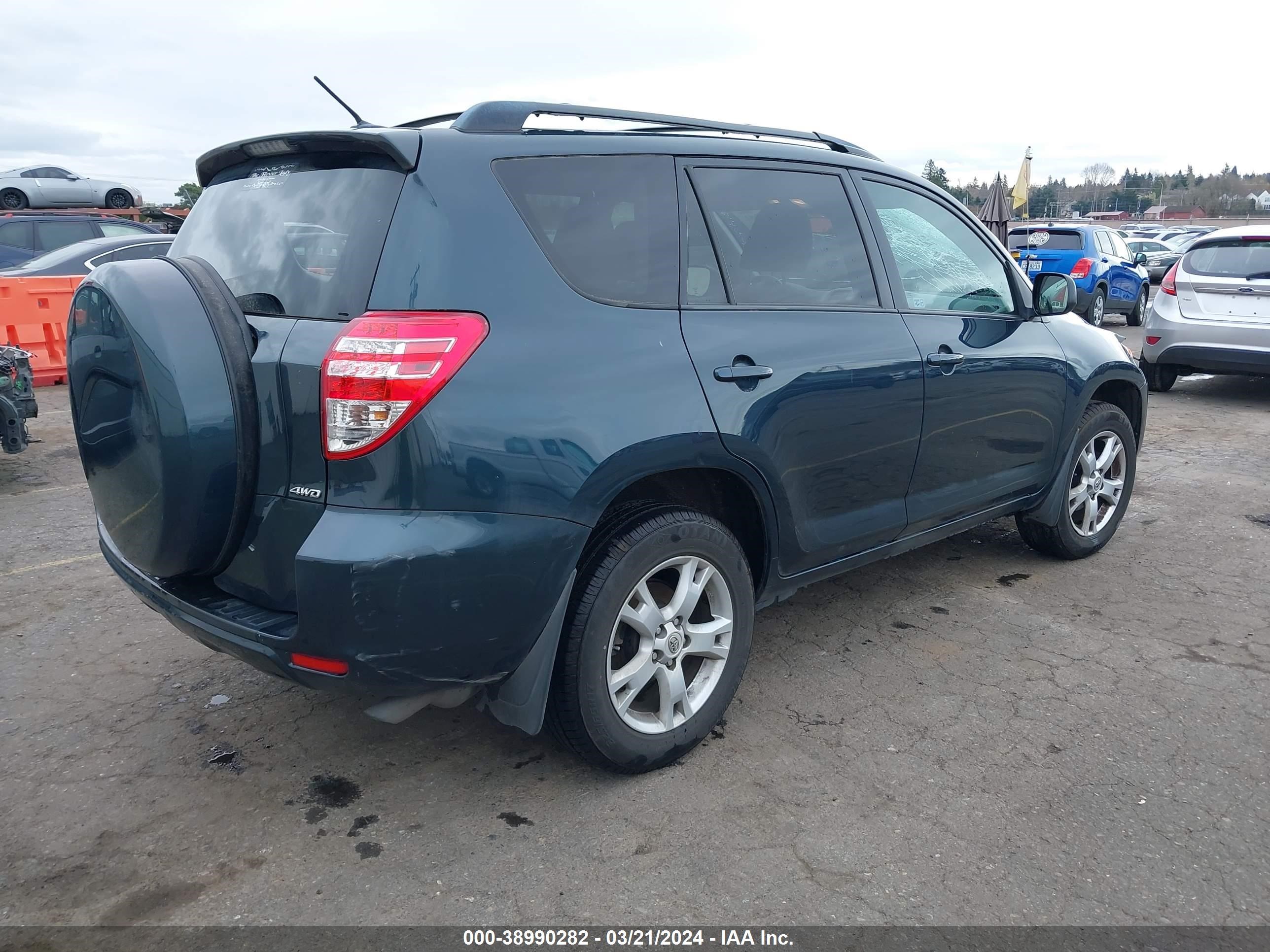 Photo 3 VIN: 2T3BF4DVXCW259437 - TOYOTA RAV 4 