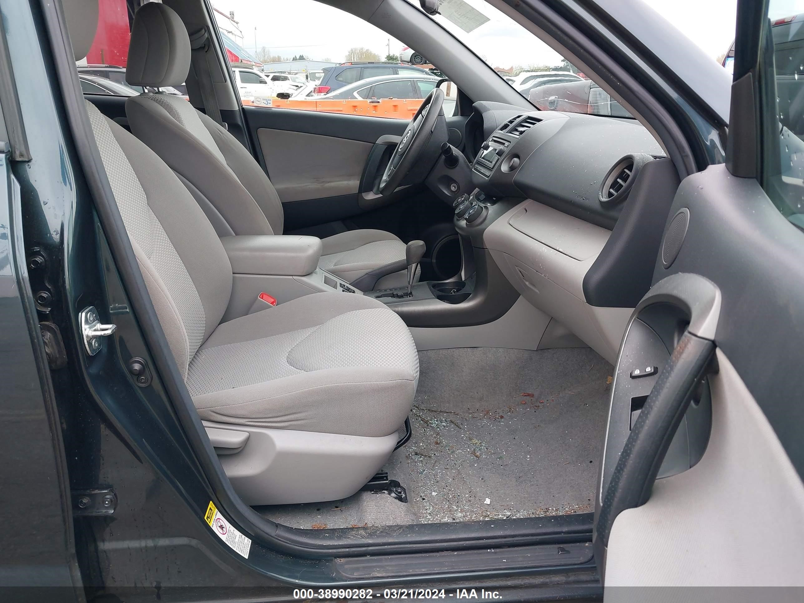 Photo 4 VIN: 2T3BF4DVXCW259437 - TOYOTA RAV 4 