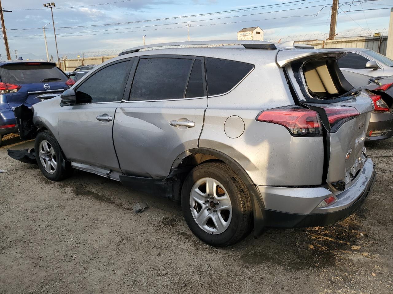 Photo 1 VIN: 2T3BFREV0HW660000 - TOYOTA RAV4 LE 