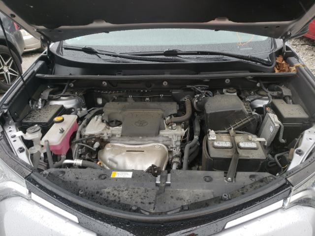 Photo 6 VIN: 2T3BFREV1HW591673 - TOYOTA RAV4 LE 