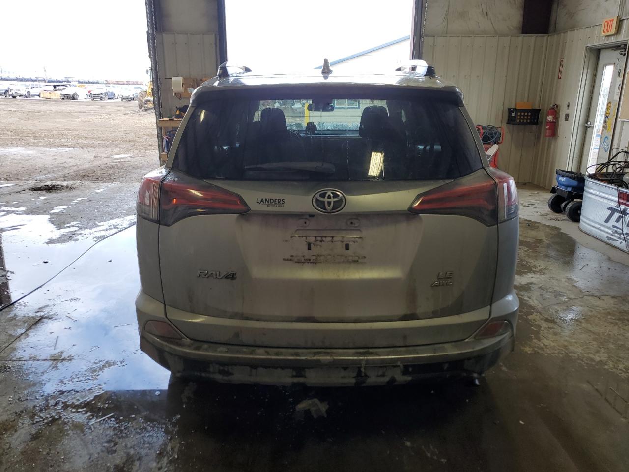 Photo 5 VIN: 2T3BFREV1HW666422 - TOYOTA RAV 4 