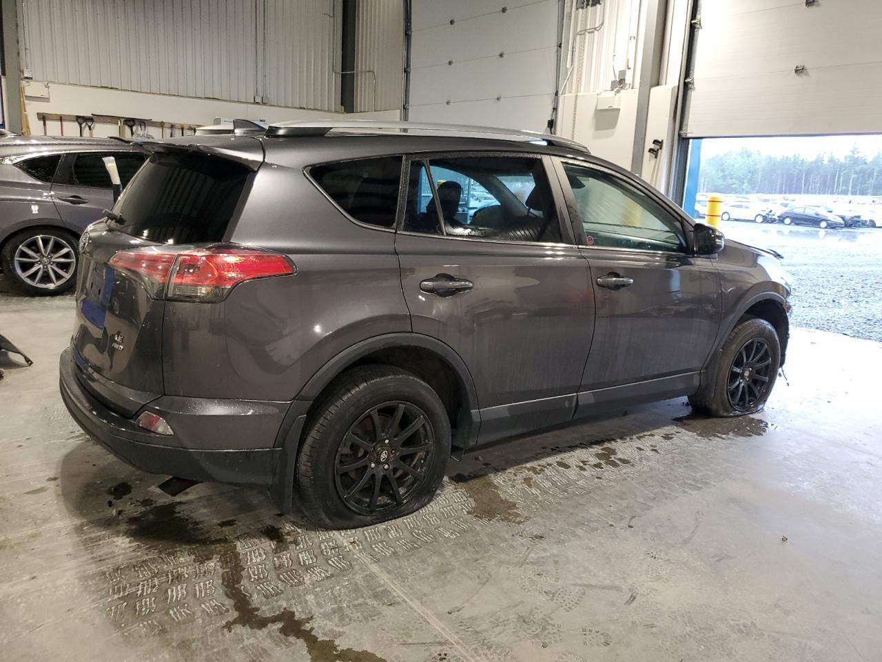 Photo 2 VIN: 2T3BFREV2JW696681 - TOYOTA RAV 4 