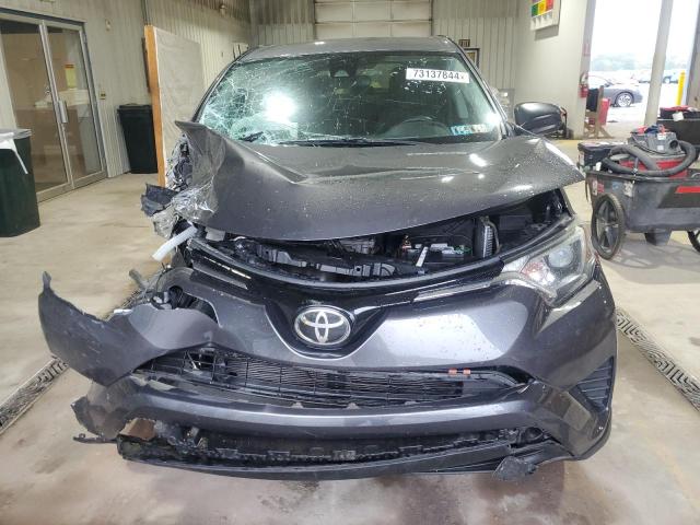 Photo 4 VIN: 2T3BFREV2JW855313 - TOYOTA RAV4 LE 