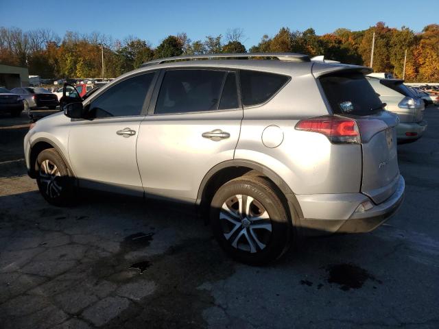 Photo 1 VIN: 2T3BFREV3JW711589 - TOYOTA RAV4 LE 