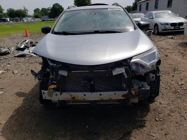 Photo 4 VIN: 2T3BFREV3JW714900 - TOYOTA RAV4 LE 