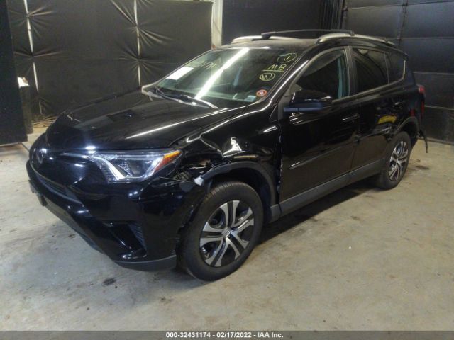 Photo 1 VIN: 2T3BFREV3JW737867 - TOYOTA RAV4 