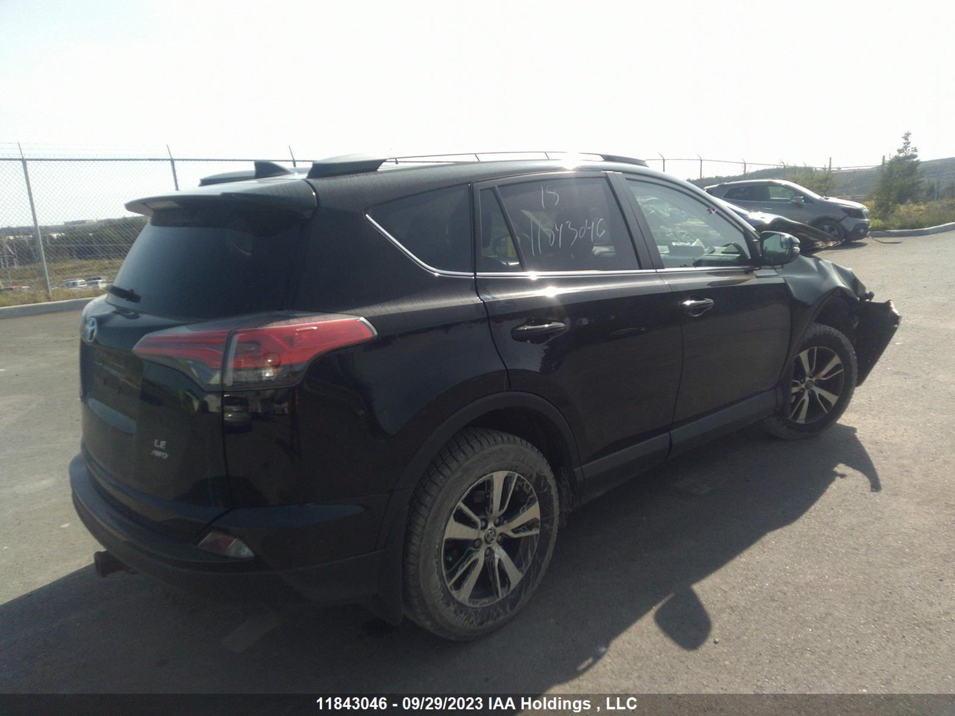 Photo 3 VIN: 2T3BFREV3JW785790 - TOYOTA RAV 4 