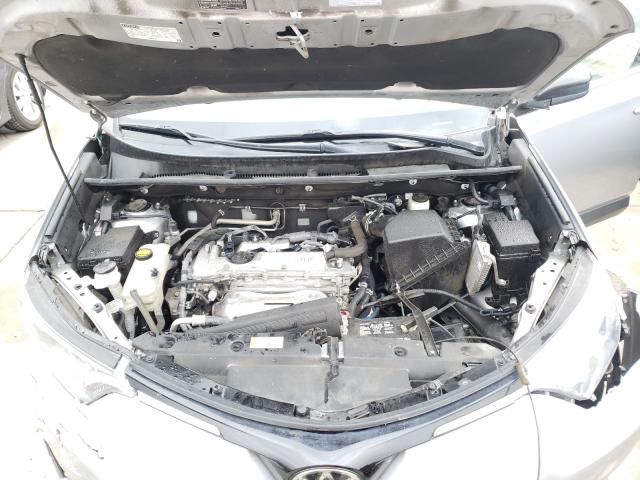 Photo 6 VIN: 2T3BFREV3JW788012 - TOYOTA RAV4 LE 