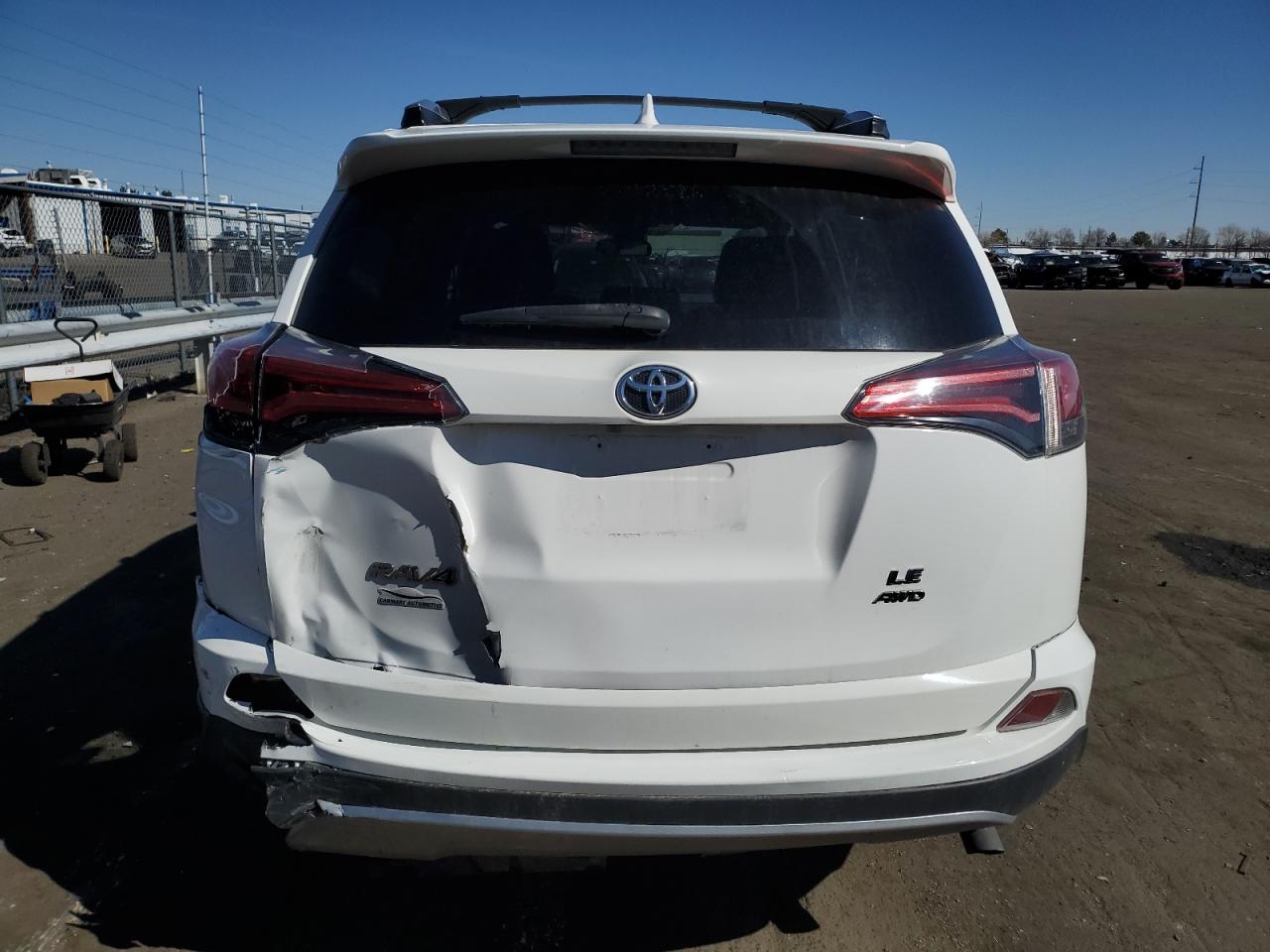 Photo 5 VIN: 2T3BFREV4HW569523 - TOYOTA RAV 4 