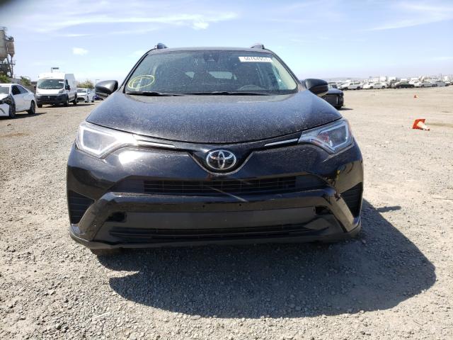 Photo 8 VIN: 2T3BFREV4JW715070 - TOYOTA RAV4 LE 