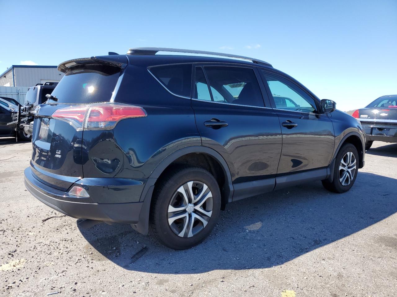 Photo 2 VIN: 2T3BFREV5HW566937 - TOYOTA RAV 4 