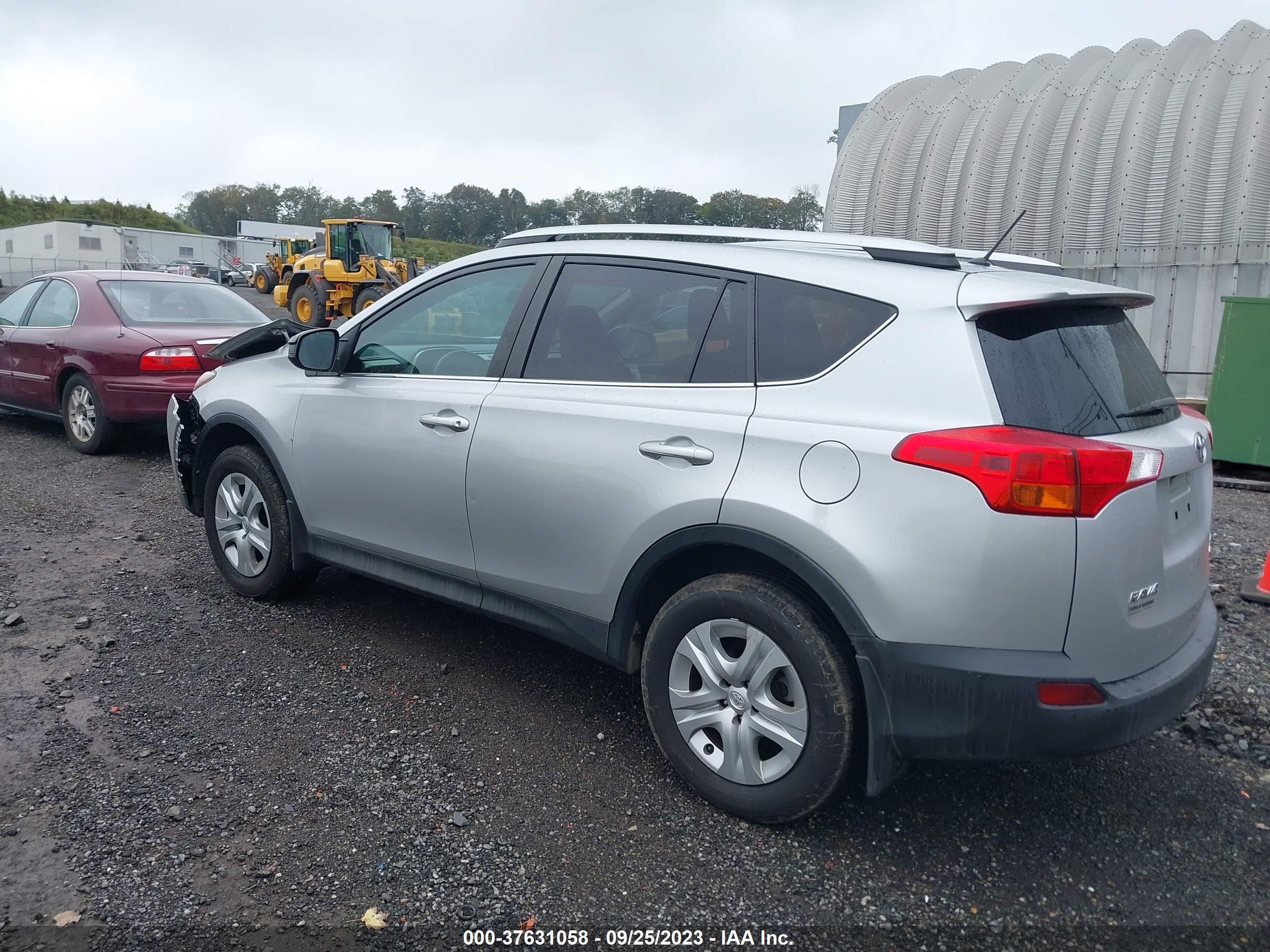 Photo 2 VIN: 2T3BFREV6FW347305 - TOYOTA RAV 4 