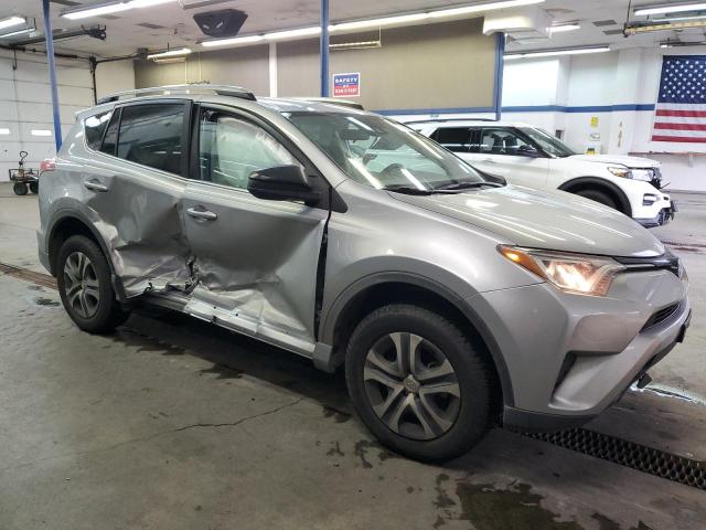 Photo 3 VIN: 2T3BFREV6JW725213 - TOYOTA RAV4 LE 