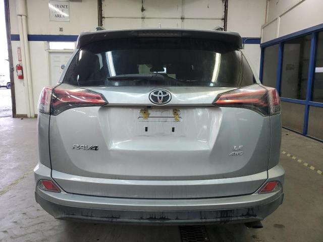 Photo 5 VIN: 2T3BFREV6JW725213 - TOYOTA RAV4 LE 