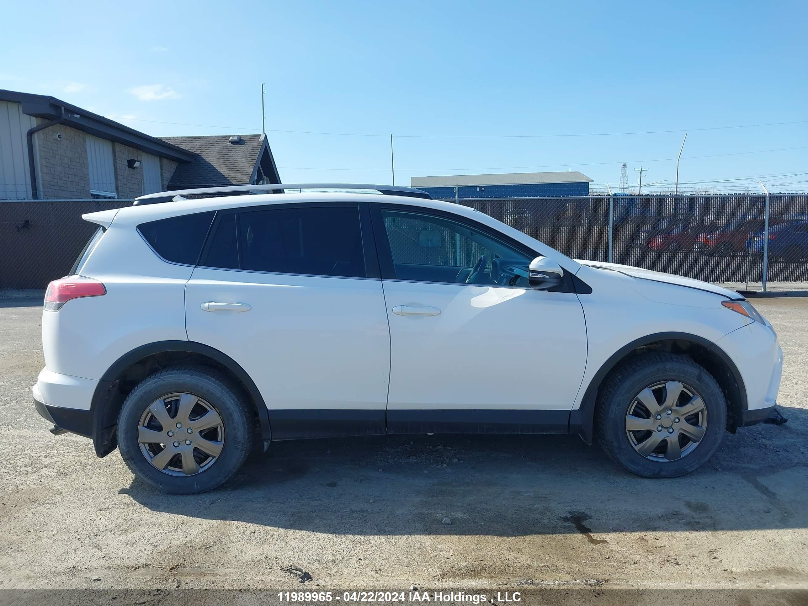 Photo 13 VIN: 2T3BFREV7HW627298 - TOYOTA RAV 4 