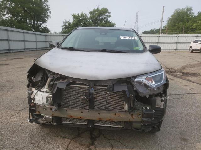 Photo 4 VIN: 2T3BFREV7JW777501 - TOYOTA RAV4 LE 