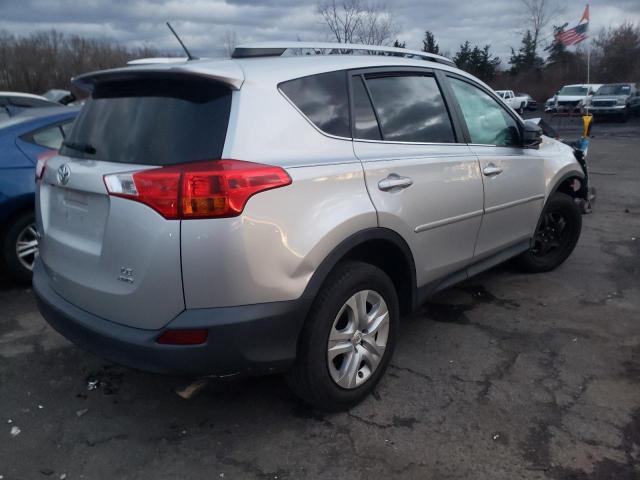 Photo 2 VIN: 2T3BFREV8FW327976 - TOYOTA RAV4 LE 