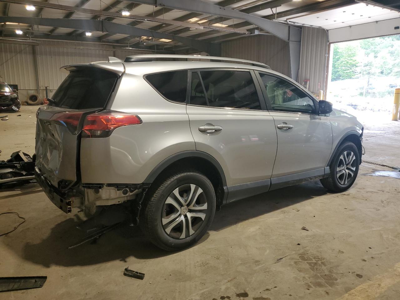 Photo 2 VIN: 2T3BFREV8HW597468 - TOYOTA RAV4 