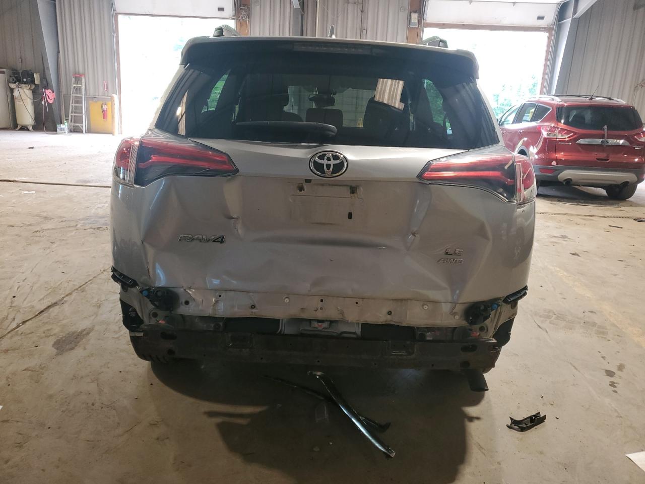 Photo 5 VIN: 2T3BFREV8HW597468 - TOYOTA RAV4 