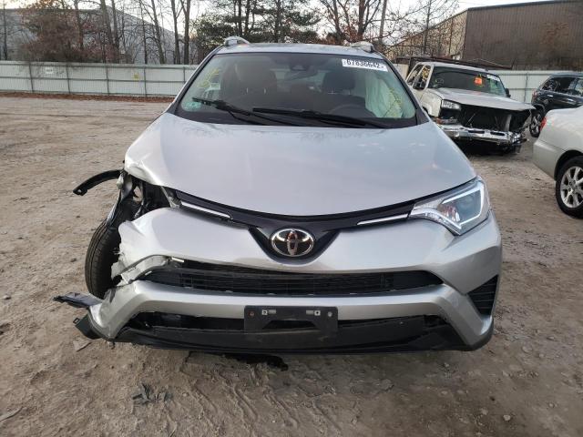 Photo 4 VIN: 2T3BFREV8JW746354 - TOYOTA RAV4 LE 