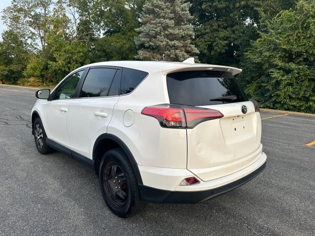 Photo 2 VIN: 2T3BFREV8JW776938 - TOYOTA RAV4 LE 