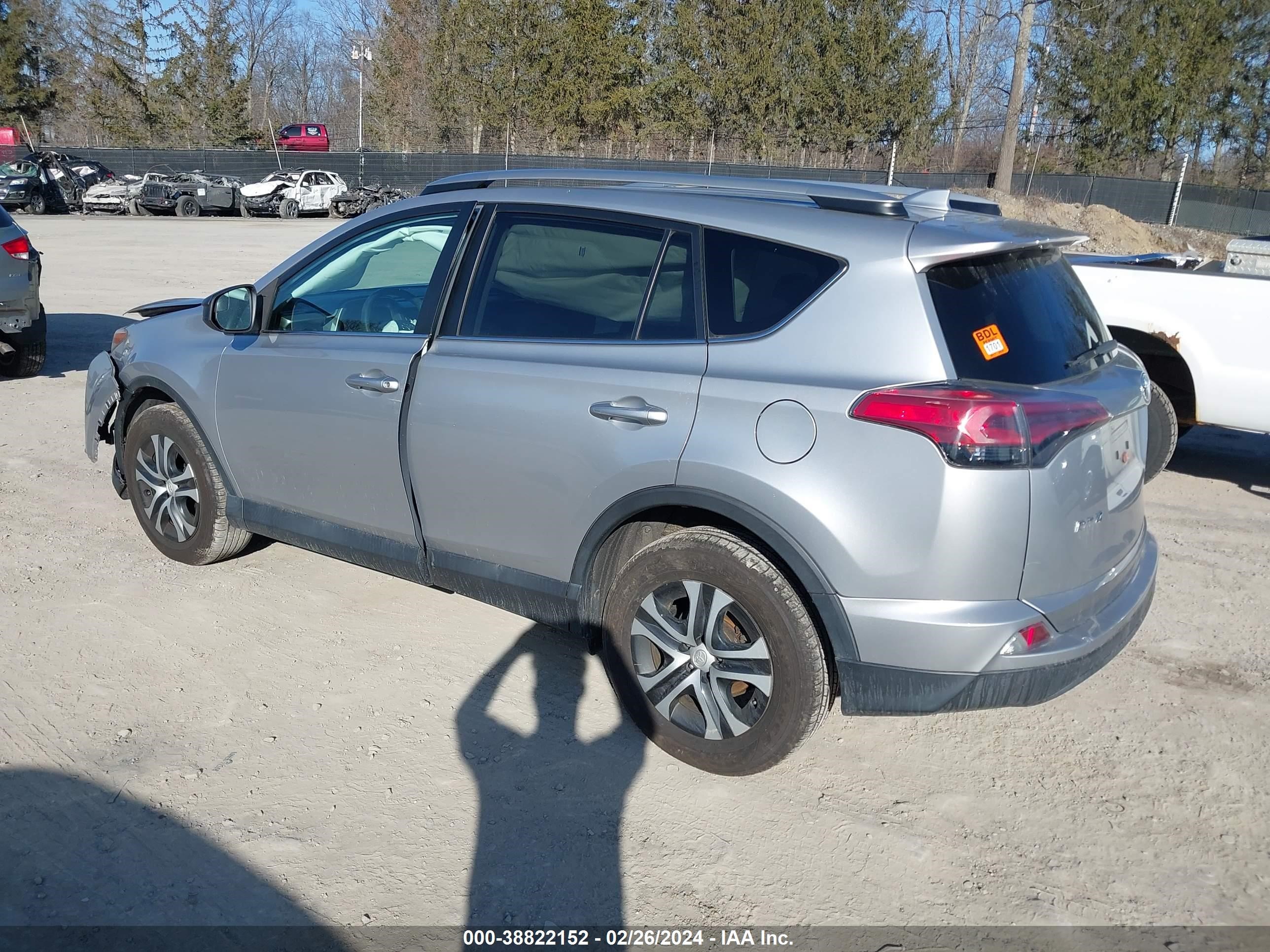 Photo 2 VIN: 2T3BFREVXHW582132 - TOYOTA RAV 4 